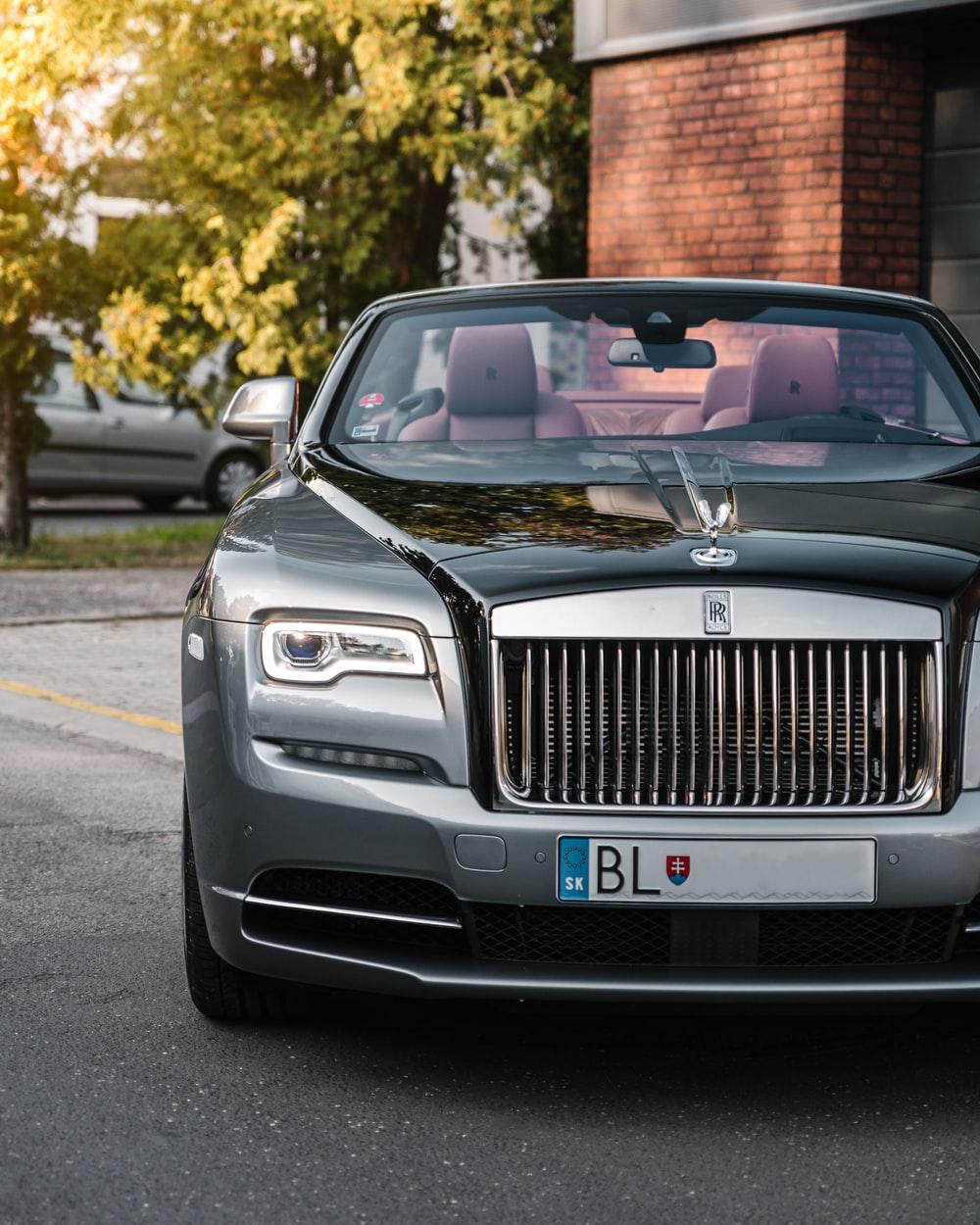 Tips on Scheduling a Luxury Limo Service for Your Business Trip