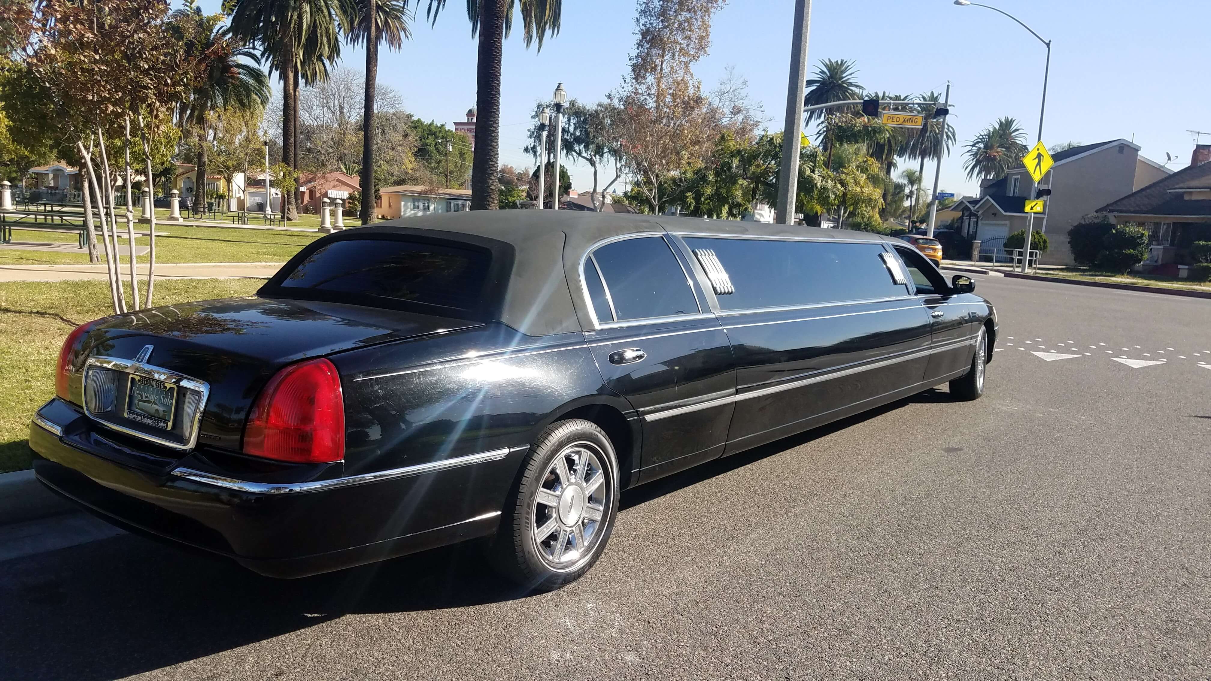 Lincoln Stretch Limo - All Towns Limo