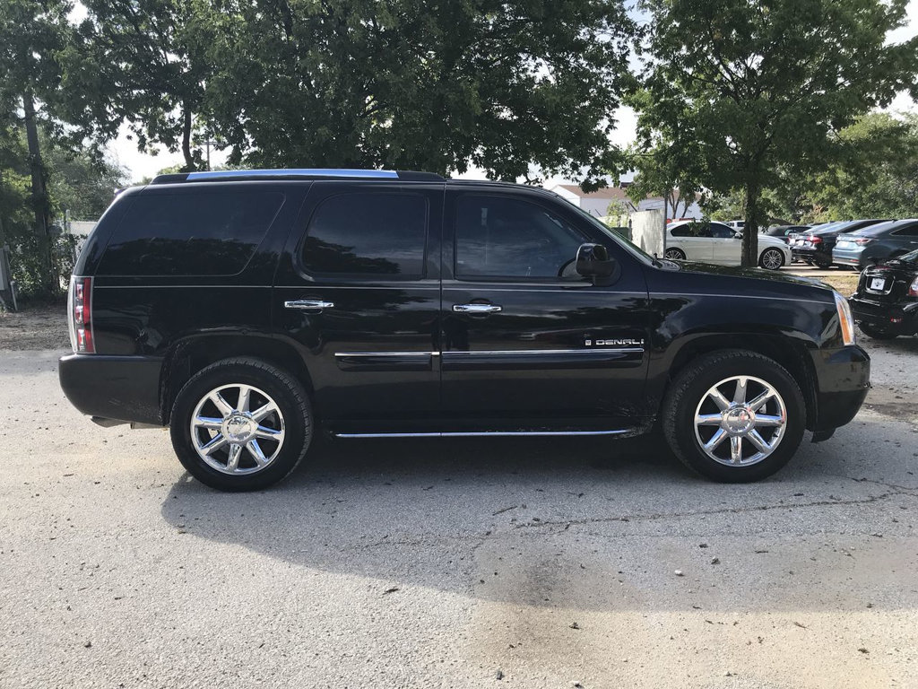 GMC Yukon Denali - All Towns Limo